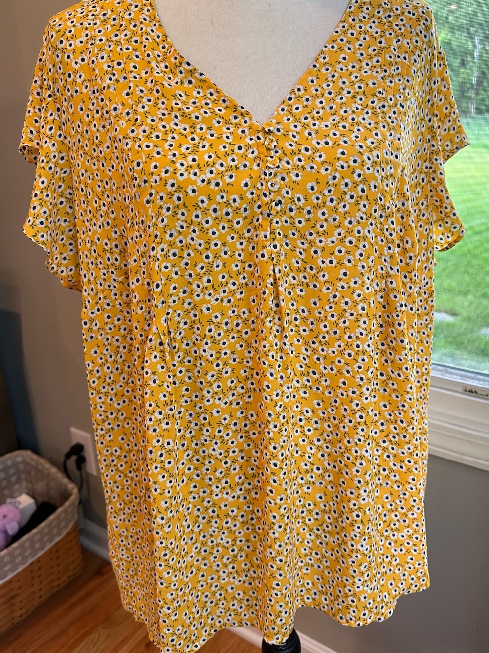Carolina Belle Sunny yellow flutter sleeve Blouse tiny White flower print. 2X